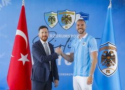 >Erzurumspor, dış transferde ilk imzayı Nihad Mujakic'e attırdı
