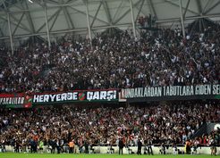 >Karşıyaka'dan derbili start
