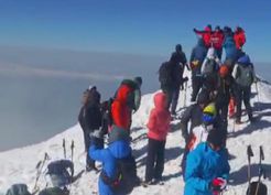 >Dağcılar, eksi 10 derecede Ağrı Dağı'nda zirve yaptı