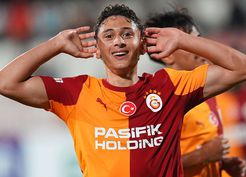 >Galatasaray geriye düştüğü maçta farka koştu