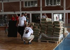 >Kosovalı Bujar Muli 2 ton ağırlığı taşıyarak Guinness Rekorlar Kitabı'na girdi