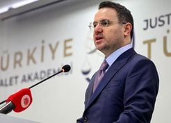 >Adalet Bakanı Gürlek duyurdu! Dünya Kupası finali öncesi dev yasa dışı bahis operasyonu