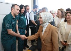>Bakan Göktaş gurbetçileri Kapıkule'de karşıladı