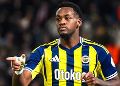 >Adı Galatasaray ile anılan Jhon Duran yeni takımının formasını giydi