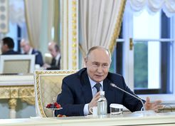 >Putin, Çin Vatandaşlarına Yönelik Vizesiz Giriş Uygulamasını 2027 Sonuna Kadar Uzattı