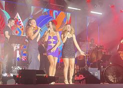 >Seda Sayan Manavgat'ta konser verdi