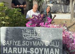 Safiye Soyman'ın Oğlu Mezarı Başında Anıldı