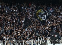 Maç 3-0 olduğu anda Dolmabahçe'de tüm tribünler aynı sesle inledi