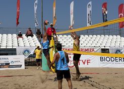 Bartın'da Uluslararası Plaj Voleybolu Turnuvası Başladı