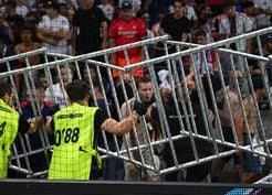 Maç sonunda çıkan olaylardan TRT de nasibini aldı