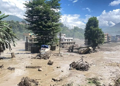 Nepal'de sel felaketinde can kaybı 270'e yükseldi; çok sayıda yabancı kayıp