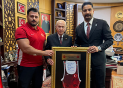 Taha Akgül, Rıza Kayaalp ve Namık Aliyev'den MHP Lideri Bahçeli'ye güreş ziyareti
