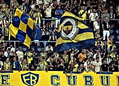 Derbide kahreden ölüm! Fenerbahçe ve Beşiktaş'tan peş peşe açıklama