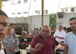 Ispartalı pazarcı YENİ Partili Halıcı’ya dert yandı: “Domates 20 lira ama satamıyoruz