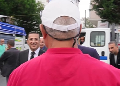 Gürsel Tekin'den pazar ziyareti: Bu sene en büyük şampiyon soğan