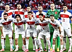 Türk futbolunda bir devir kapandı! Yıldız futbolcu Milli formaya veda etti