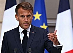 Macron, Rusya'nın hibrit saldırı tehdidine karşı koruma planı hazırlanmasını istedi
