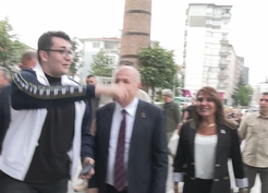 Eskişehir'de Ümit Özdağ, AVM'lerde geçen yıla göre işlerin yüzde 50 düştüğünü söyledi