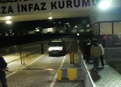 Komedyen Deniz Göktaş, Çorlu Karatepe Cezaevi'nden 88 gün sonra tahliye edildi