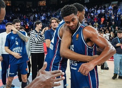 Anadolu Efes, Real Madrid'i devirdi