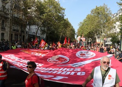 Fransa'da maaş artışı için 1 günlük iş bırakma eylemi 170'ten fazla noktada yapıldı