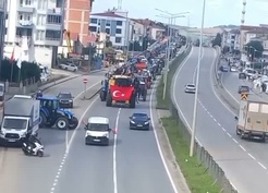 Bafra'da çeltik üreticileri 600 traktör ve biçerdöverle taban fiyat için eylem yaptı