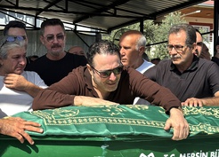 Atilla Taş'ın kızı, 14. kattan düşerek yaşamını yitirdiği Mersin'de defnedildi