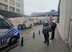 Brüksel'de 10 milyar euroluk kemer sıkma planı protestosunda polisle çatışma çıktı