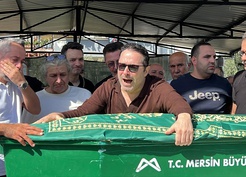Şarkıcı Atilla Taş'ın kızı gözyaşları arasında toprağa verildi