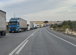 Kapitan Andrevo'daki yenileme, Hamzabeyli'de 30 kilometrelik tır kuyruğu oluşturdu