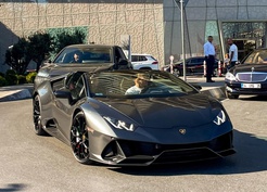 Torreira, Barcelona maçı öncesi 56,5 milyon TL’lik Lamborghini ile görüntülendi