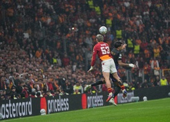 Galatasaray, Şampiyonlar Ligi'nde sahasında Barcelona'ya 4-1 yenildi