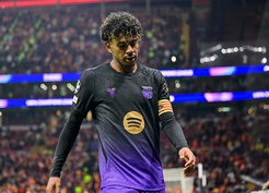Yamal'dan alkış alan hareket! Yağmur altında bekleyen Galatasaraylı futbolcuları unutmadı