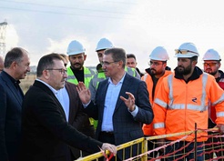Erzurum Valisi Baruş ve Milletvekili Altınok yeni stadyum inşaatında inceleme yaptı