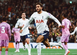 Transfere 366 milyon Euro harcayan Tottenham, ilk galibiyetini 7. haftada aldı