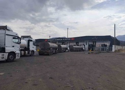 Habur'da tır şoförleri 1000 lira ödedikleri parktan çıkarılmaya tepki gösterdi
