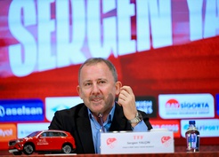 Sergen Yalçın, A Milli Takım'ın teknik direktörlüğü için 4 yıllık sözleşme imzaladı