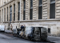 Paris'te protestolar nedeniyle Louvre dahil kültürel mekanlar cumartesi kapalı olacak