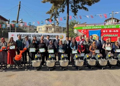 Kozan'da 13 köyden 27 kadına 840 bin liralık makine hibesi yapıldı