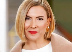 Şebnem Dönmez arkadaşıyla dans akımına katıldı