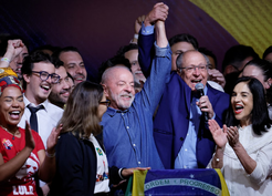 Brezilya'da ikinci turu Lula kazandı, rakibi Flavio Bolsonaro sonucu tanımadı