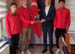 Pazarlar Spor Lisesi Kulübü Başkanı Gökalp, Kazez'e 111 madalya ve kupa raporu sundu