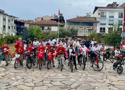 Aydın Bozdoğan'da 29 Ekim bisiklet kortejinde öğrenciler pedal çevirdi