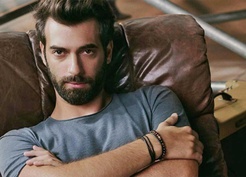 Ünlü oyuncu İlker Kaleli’den Ajda Pekkan şarkısına rock yorumu