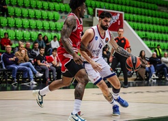 Anadolu Efes, EuroLeague'de Hapoel Tel Aviv'e 118-88 yenilerek 5. yenilgisini aldı
