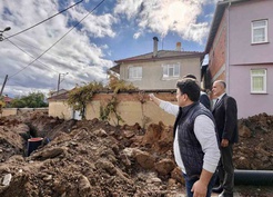 Hisarcık Kaymakamı Erkan Atam, Alınören'de altyapı çalışmalarını yerinde inceledi