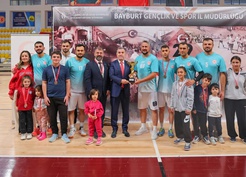 Bayburt'ta Cumhuriyet Kupası Voleybol Turnuvası'nda İl Sağlık Müdürlüğü şampiyon oldu