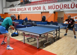 Edirne'de Veteranlar Balkan Masa Tenisi Şampiyonası 230 sporcuyla başladı.