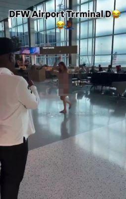 Çıplak kadın, havalimanında etraftakilere kalemle saldırdı