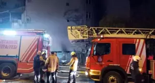 Scary fire at midnight in Istanbul! 4 vehicles were rendered unusable.